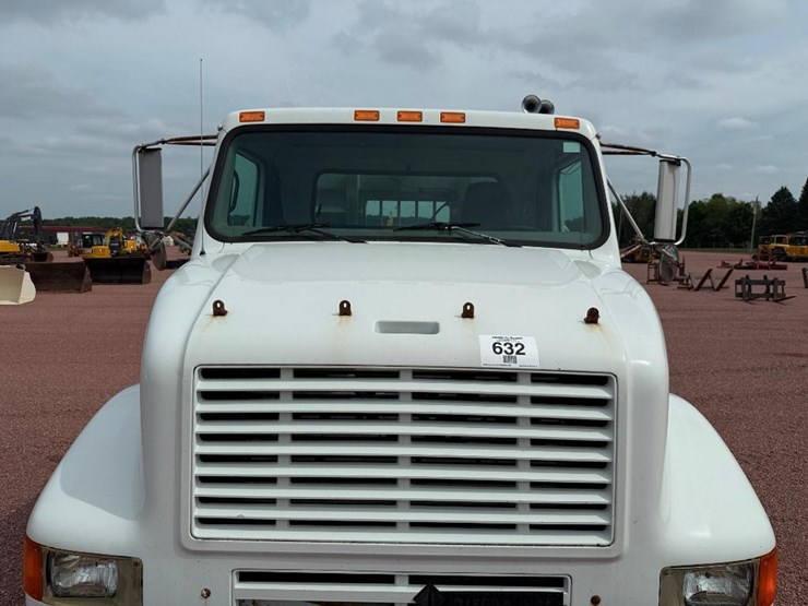 1996-international-8100-image-20