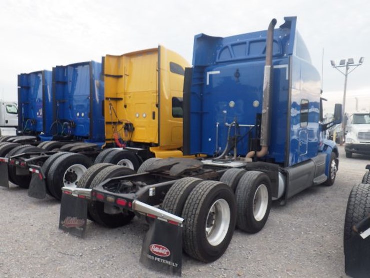 2019-peterbilt-579-image-11