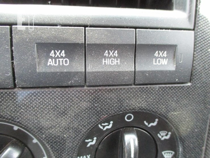 2010-ford-explorer-xlt-image-12