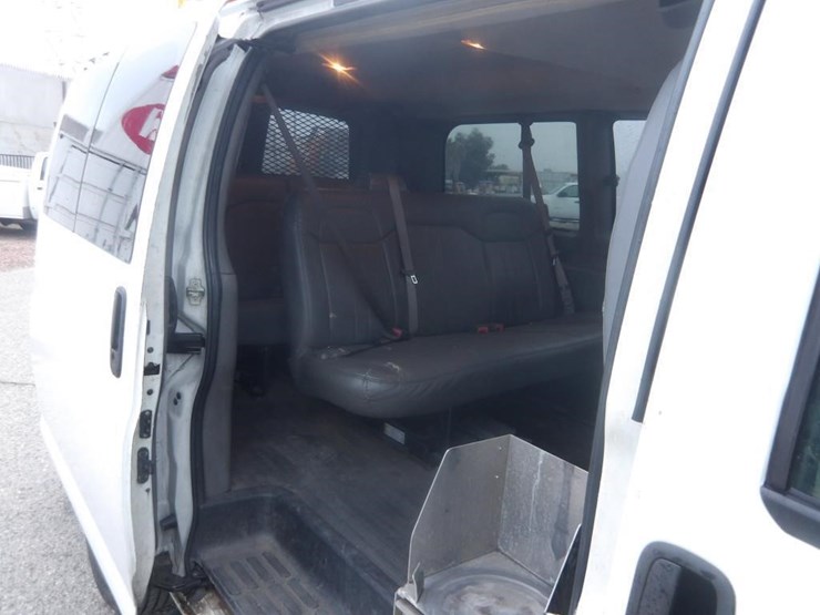 2011-gmc-3500-image-13