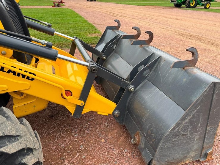 new-holland-b75d-image-20