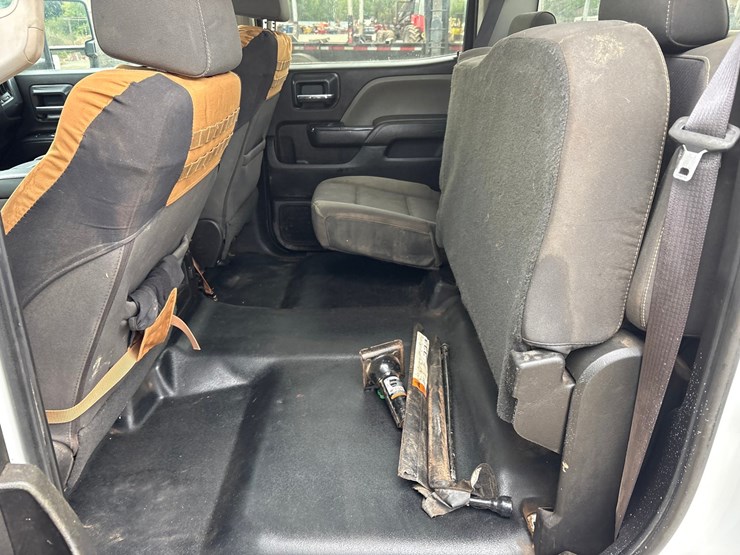 2016-chevrolet-3500-image-12