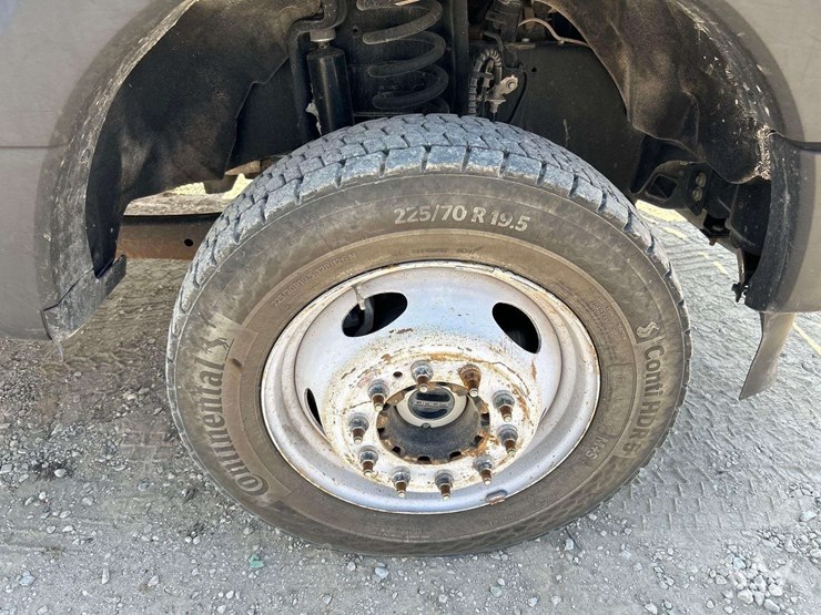 2021-ford-f450-image-36