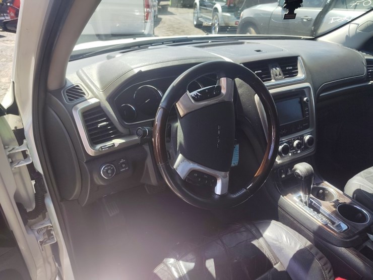 2014-gmc-acadia-image-7