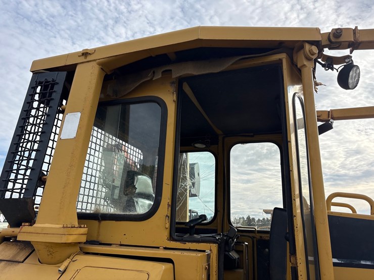 caterpillar-d5m-lgp-image-16