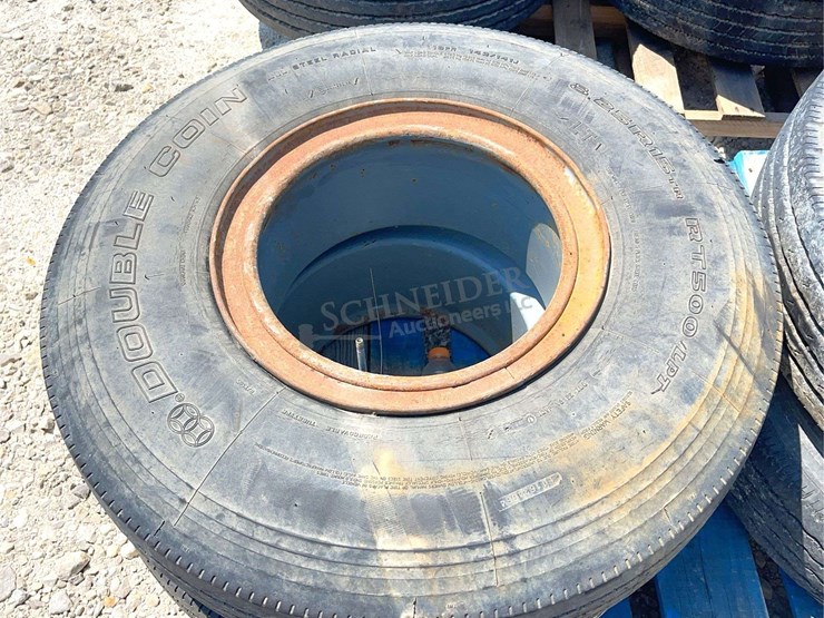 8--8.25r15-trailer-tires-on-split-steel-rims-for-low-boy-semi-trailer-image-4