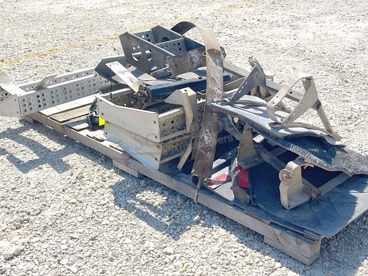 group-of-misc.-truck-steps-&-fuel-tank-mounts-image-2