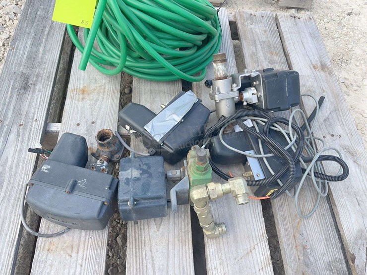 group-of-anhydrous-applicator-parts-image-6