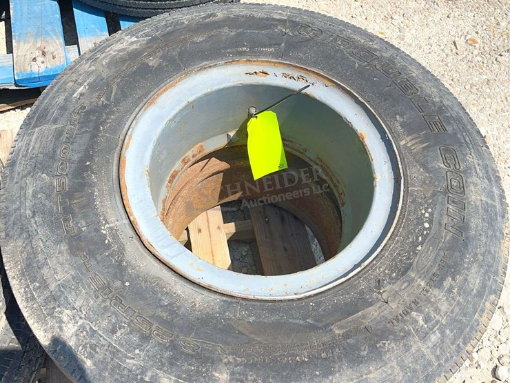 8--8.25r15-trailer-tires-on-split-steel-rims-for-low-boy-semi-trailer-image-7