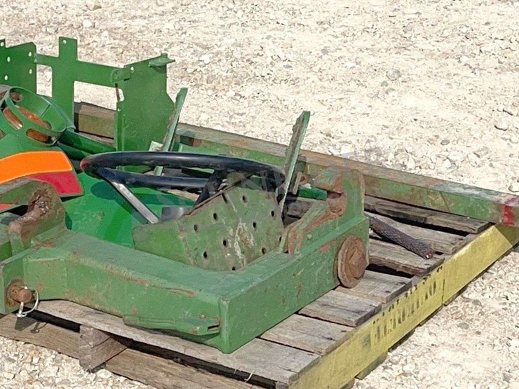 group-of-misc.-jd-tractor-parts-image-4