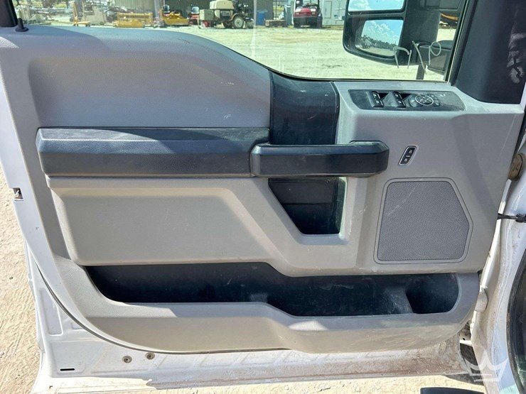 2021-ford-f450-image-11