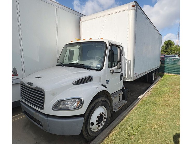 2017-freightliner-m2-106-image-1