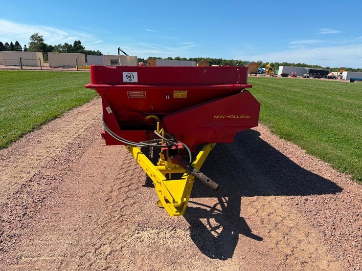 new-holland-520-image-2