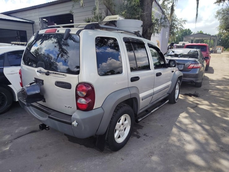 2005-jeep-liberty-image-4