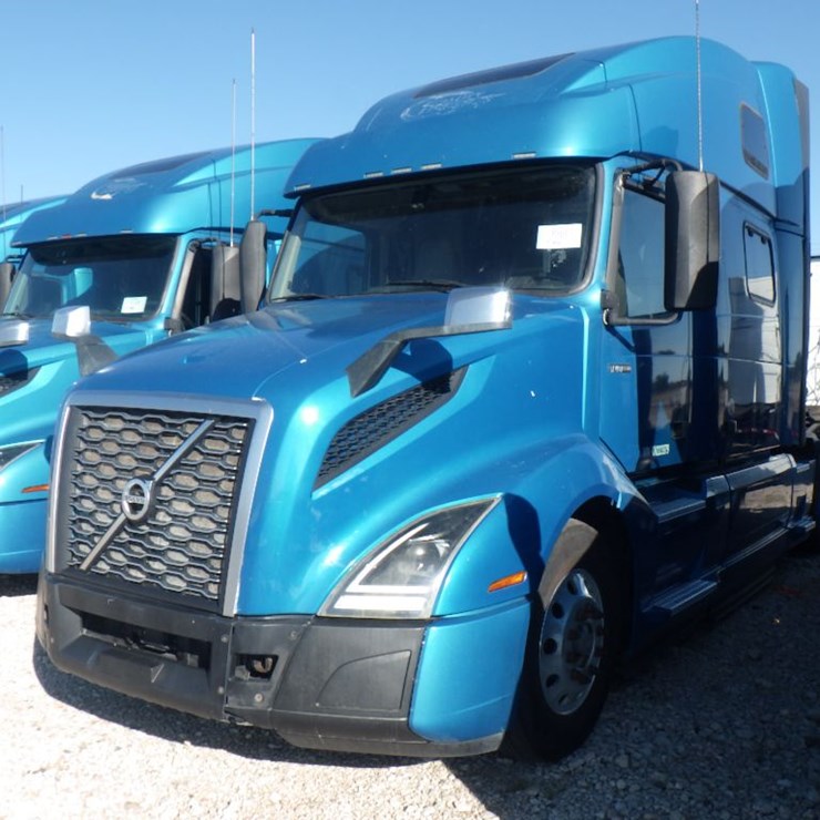 2019 VOLVO VNL860