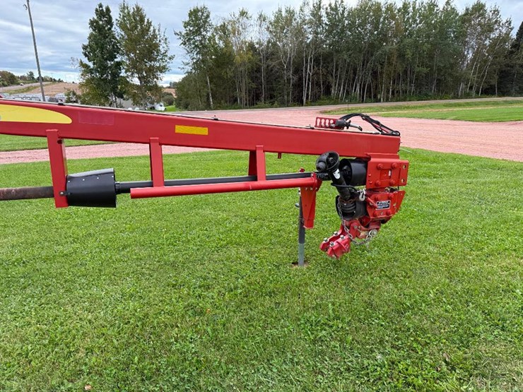 2013-new-holland-h7460-image-13