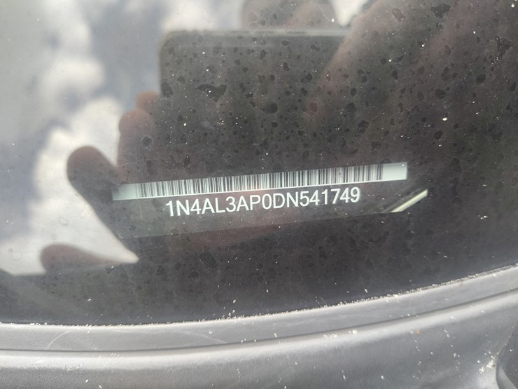 2013-nissan-altima-runs/moves-2.5-image-10