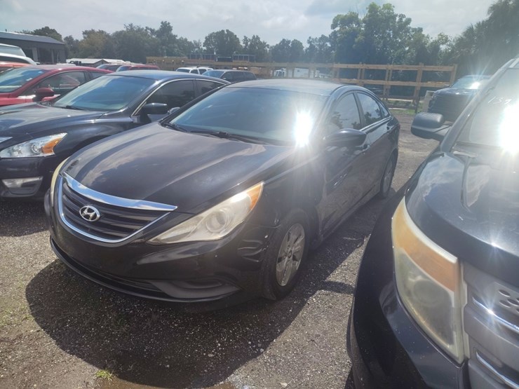 2014-hyundai-sonata-runs/moves-gls-image-2