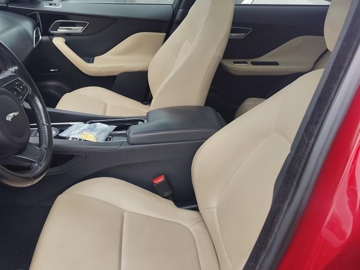 2019-jaguar-f-pace-runs/trans-issue-25t-premi-image-8