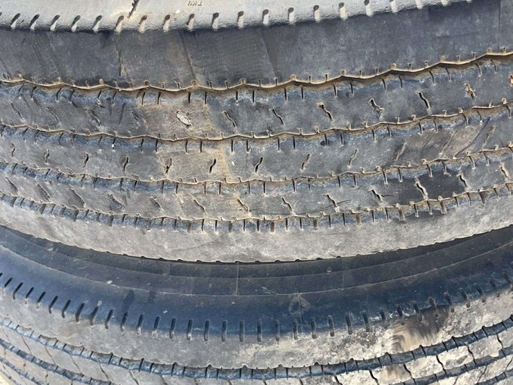 8--8.25r15-trailer-tires-on-split-steel-rims-for-low-boy-semi-trailer-image-11
