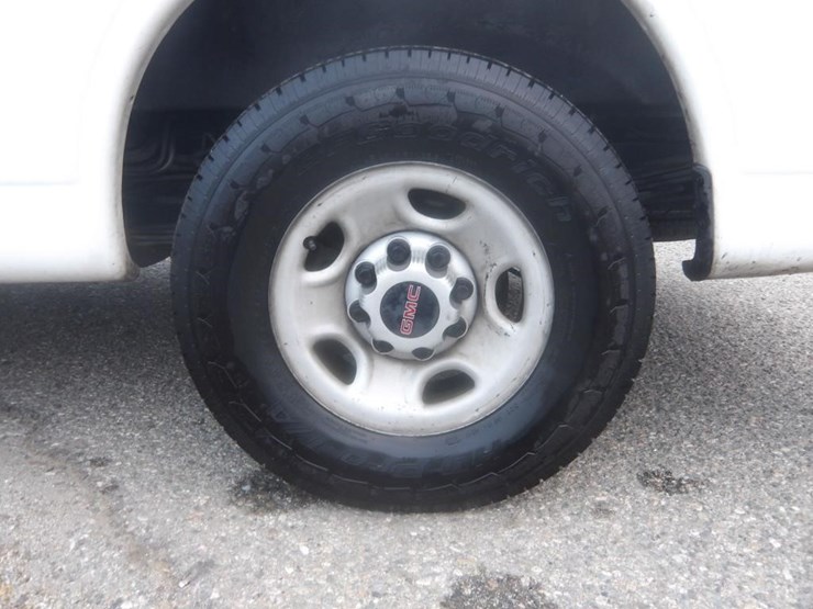 2011-gmc-3500-image-6