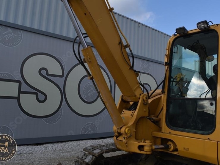 2010-komatsu-pc88mr-8-image-27