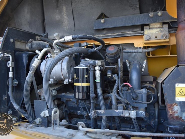 2010-komatsu-pc88mr-8-image-57