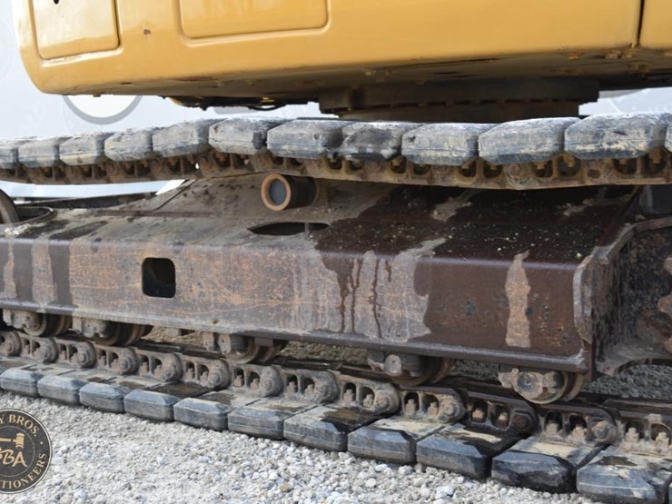 2010-komatsu-pc88mr-8-image-35