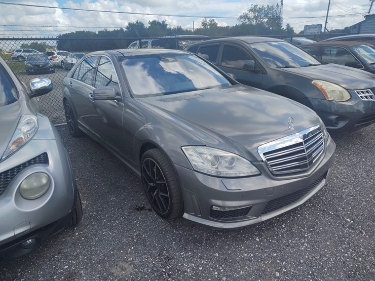 2012-mercedes--s-class-runs/moves-s-550-image-1