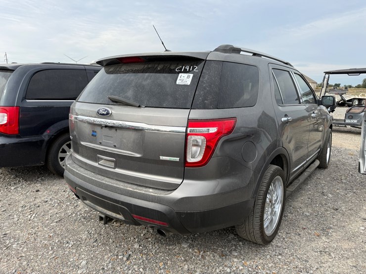 2012-ford-explorer-xlt-image-3
