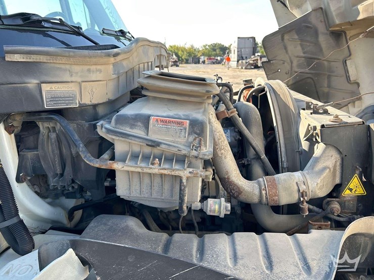 2014-international-durastar-4300-image-7