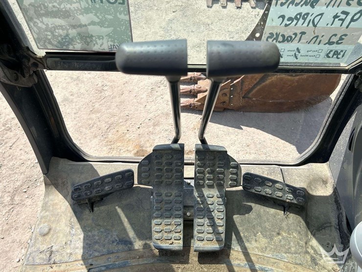 2024-deere-345-p-tier-image-22