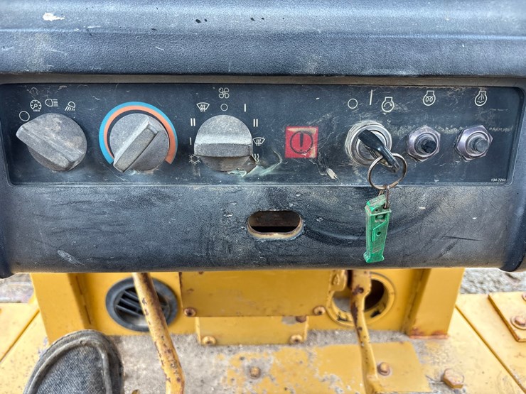 1996-caterpillar-d5m-image-47