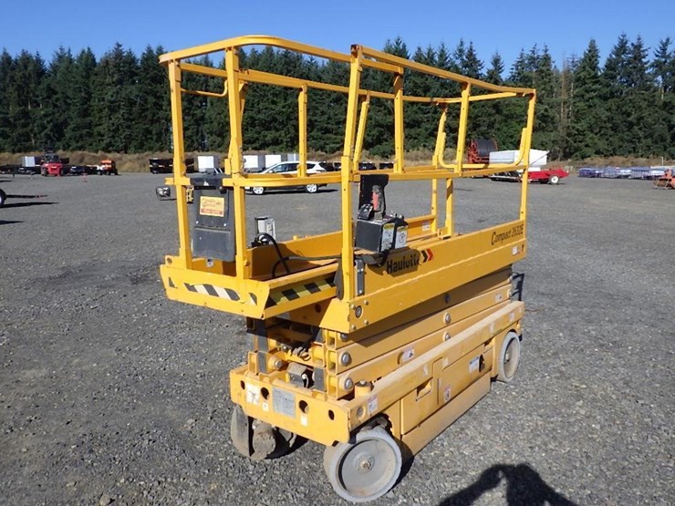 2015-haulotte-2632e-scissor-lift-image-1