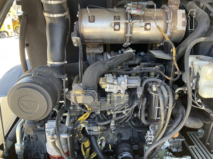 2020-deere-324l-image-16