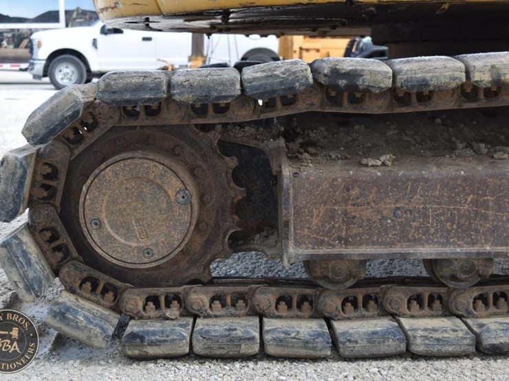2010-komatsu-pc88mr-8-image-40