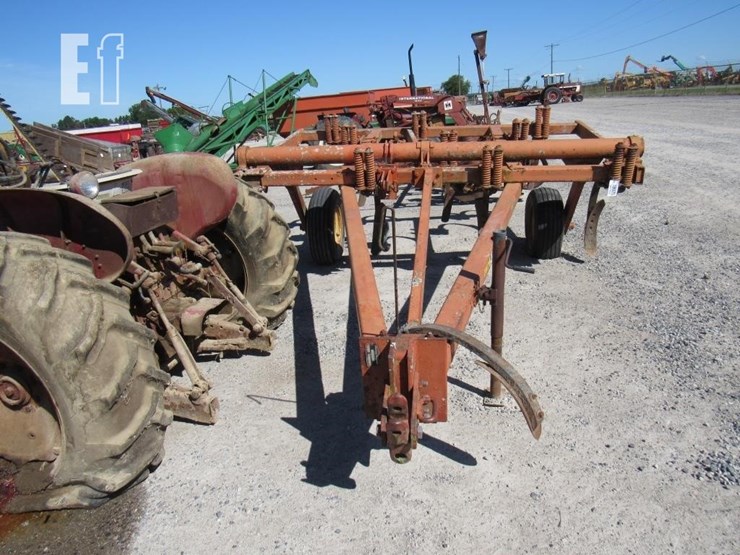 massey-ferguson-129-image-4