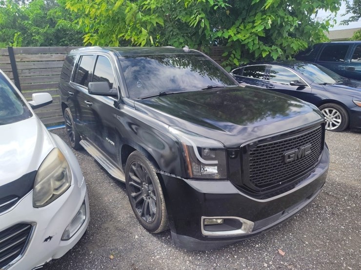 2015-gmc-yukon-image-1