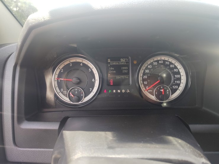 2019-ram-1500-classic-image-8