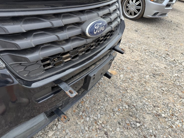 2016-ford-explorer-image-15