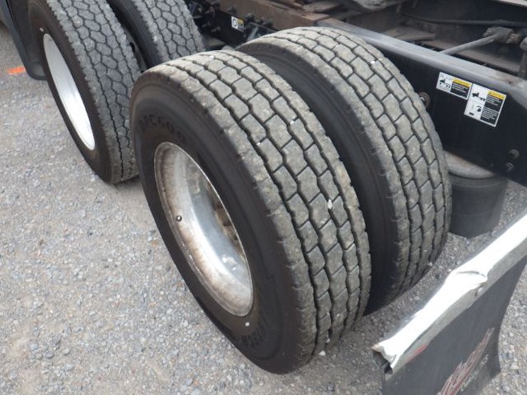 2019-peterbilt-579-image-16