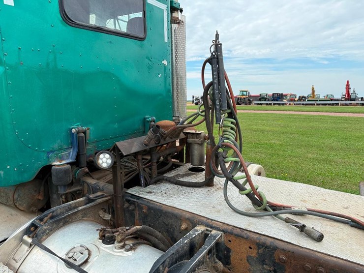 1996-peterbilt-378-image-29