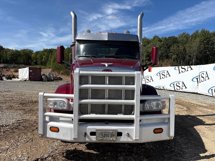 2015-peterbilt-567-image-8
