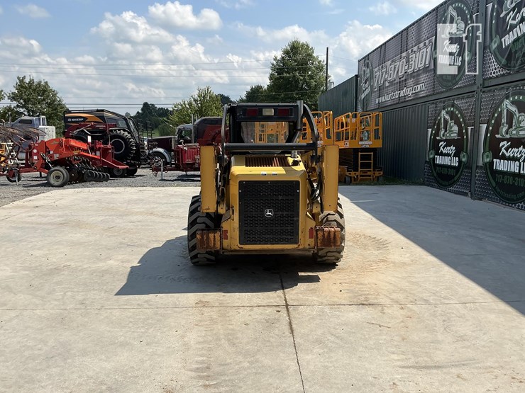 2006-deere-328-image-3