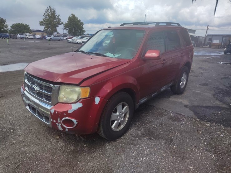 2011-ford-escape-image-2