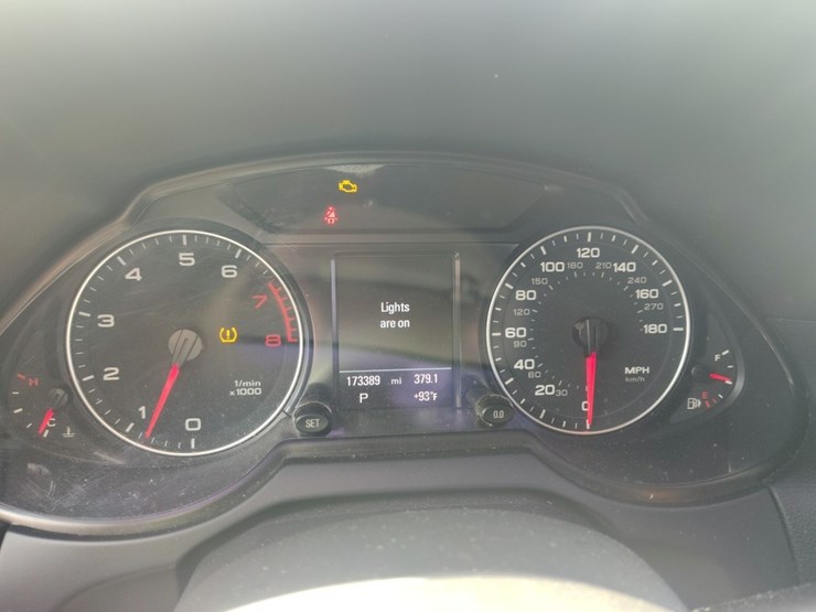 2011-audi-q5-image-8