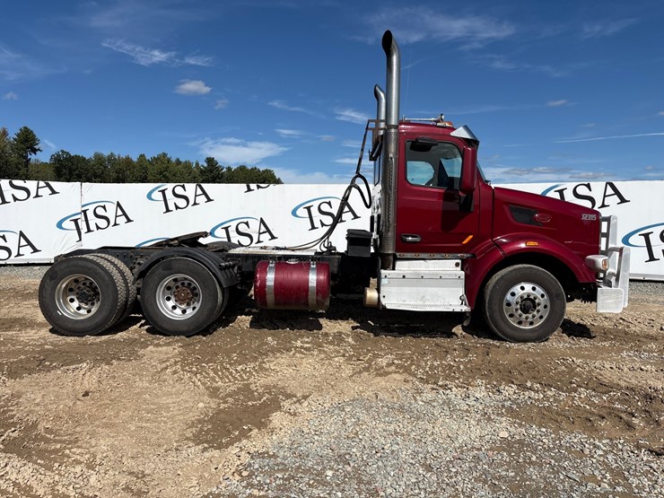 2015-peterbilt-567-image-6