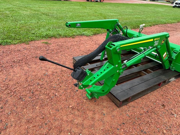 2022-john-deere-400e-image-16
