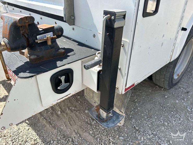 2021-ford-f450-image-28