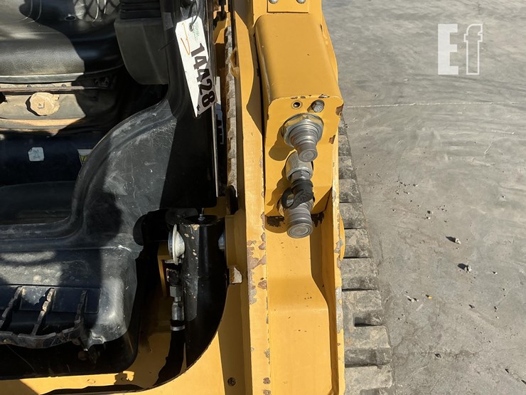 2022-caterpillar-249d3-image-13